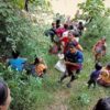 (ကရင်ပြည်နယ်ရှိ စစ်​ဘေး​ရှောင် ​ဒေသခံပြည်သူများအား ​တွေ့ရစဥ်၊ ဓာတ်ပုံ - KNU)