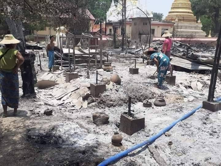 (မြောင်မြို့နယ် ဇရပ်ကုန်းကျေးရွာ မီးလောင်ကျွမ်းပြီးနောက် တွေ့ရစဥ်။)