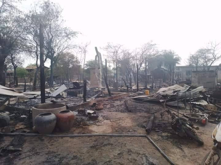 (မြောင်မြို့နယ် ဇရပ်ကုန်းကျေးရွာ မီးလောင်ကျွမ်းပြီးနောက် တွေ့ရစဥ်။)