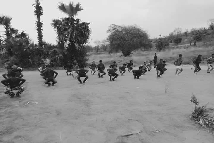 (NSP တပ်ဖွဲ့ဝင်များ လေ့ကျင့်ခန်းပြုလုပ်နေစဥ်)