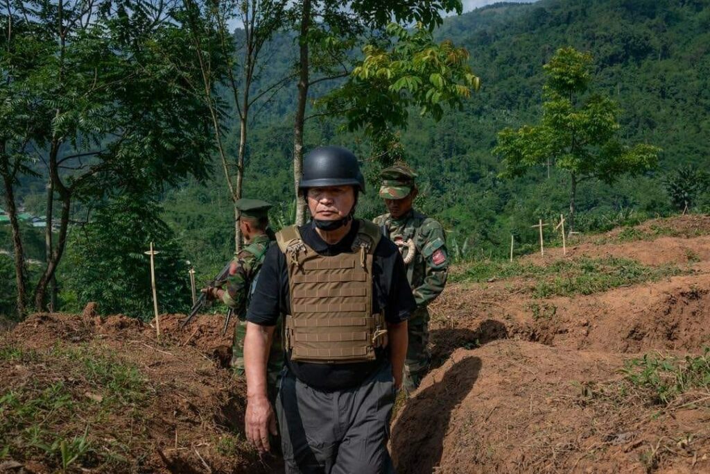 NUGယာယီသမ္မတ ရှေ့တန်းစခန်းတစ်နေရာသို့ သွားရောက်