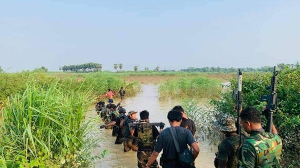 (တန့်ဆည်မြို့နယ်၌ စစ်ဆင်ရေး ပြုလုပ်​နေသည့် ပြည်သူ့ရဲဘော်များအား ​တွေ့ရစဥ်)
