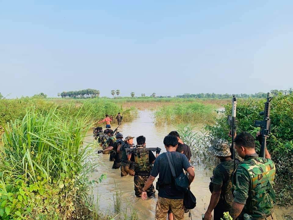 (တန့်ဆည်မြို့နယ်၌ စစ်ဆင်ရေး ပြုလုပ်​နေသည့် ပြည်သူ့ရဲဘော်များအား ​တွေ့ရစဥ်)