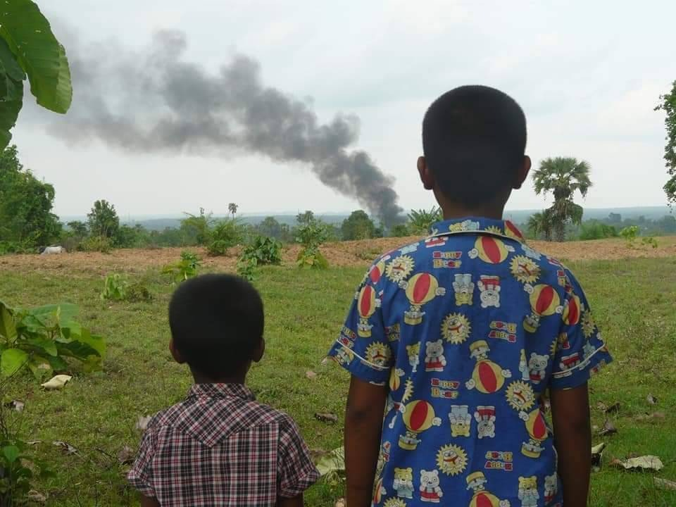 (ကနီမြို့နယ် ကင်းရွာအုပ်စု၌ မေလ၂၅ ရက်တွင် အကြမ်းဖက်စစ်ကောင်စီတပ်က မီးရှို့ခဲ့ပြီးနောက် မြင်တွေ့ရစဥ်)
