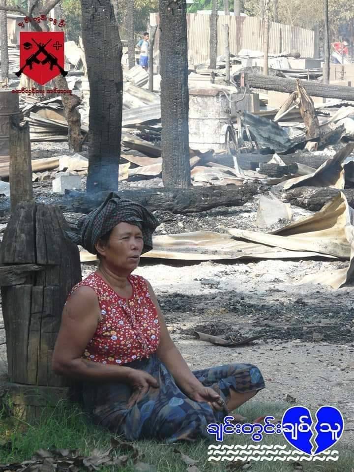 (ကနီမြို့နယ် ကင်းရွာအုပ်စု၌ မေလ၂၅ ရက်တွင် အကြမ်းဖက်စစ်ကောင်စီတပ်က မီးရှို့ခဲ့ပြီးနောက် မြင်တွေ့ရစဥ်)