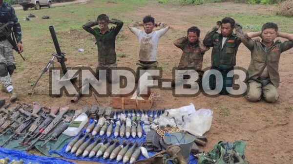 (​ထီရိ​ကျေးရွာတွင်စစ်​ကောင်စီတပ်စွဲ​နေ​သောယာယီစခန်းကို တိုက်ခိုက်ပြီး ဖမ်းဆီးရမိ​​သောစစ်သုံပန်နှင့် သိမ်းဆည်းရမိ​သောလက်နက်ခဲယမ်းများ။ ။ဓါတ်ပုံ-KNDF)
