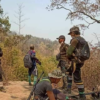 (ရှေ့တန်းတစ်နေရာတွင် တွေ့ရသော KLG တပ်ဖွဲ့ဝင် ရဲဘော်များ)