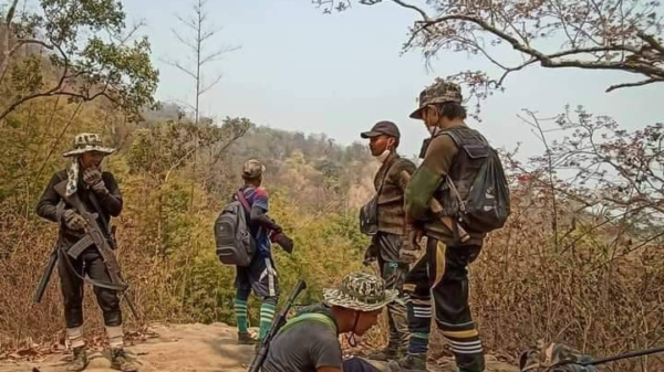(ရှေ့တန်းတစ်နေရာတွင် တွေ့ရသော KLG တပ်ဖွဲ့ဝင် ရဲဘော်များ)