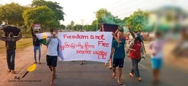 (မုံရွာလူငယ်များအစည်းအရုံးမှ ဆန္ဒထုတ်ဖော်ခဲ့စဥ်၊ ဓာတ်ပုံ - MRI)