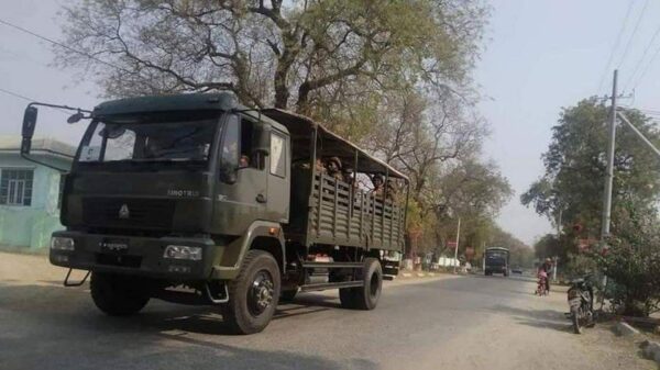 (စစ်ကိုင်းတွင်းတစ်နေရာတွင်တွေ့ရသည့် အကြမ်းဖက်စစ်ကောင်စီယာဥ်တစ်စီး။ ။ဓါတ်ပုံ-CJ)