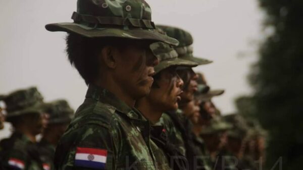 (KNDF ရဲ​ဘော်များအား ​တွေ့ရစဥ်)