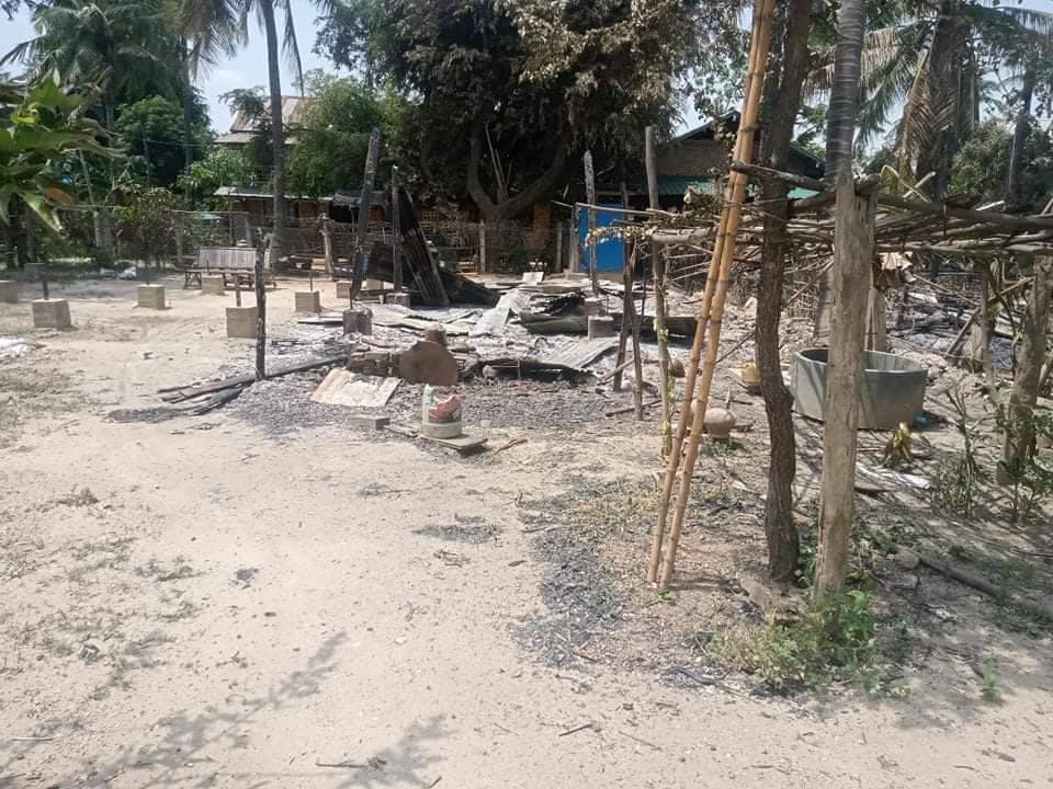 (မုဋ္ဌောရွာတွင် စစ်ကောင်စီတပ် ဝင်ရောက်သောင်းကျန်းပြီး နေအိမ် ၁၃ လုံးကို မီးရှို့ဖျက်ဆီးပြီးနောက် တွေ့ရစဥ်)