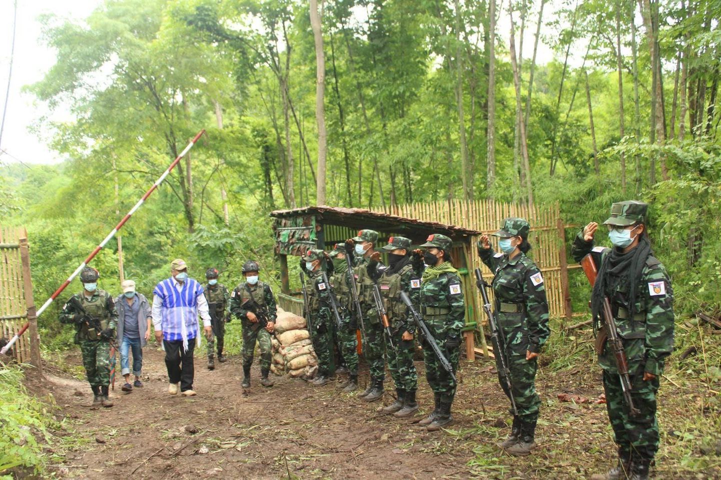 ရှေ့တန်းစခန်းသိူ့သွားရောက်ခဲ့သော NUG ပြည်ထောင်စုဝန်ကြီးချုပ်
