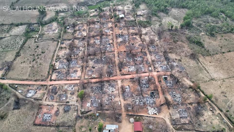 အကြမ်းဖက်စစ်တပ်က မီးရှို့ဖျက်ဆီးထားသောပြည်သူ့အိမ်များ။ ။ဓါတ်ပုံ-CJ