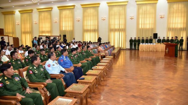 အလှူငွေပေးအပ်ပွဲအခမ်းအနား၌ စစ်အုပ်စုအဖွဲ့၊ ဓာတ်ပုံ - seniorgeneralminaunghlaing.com.