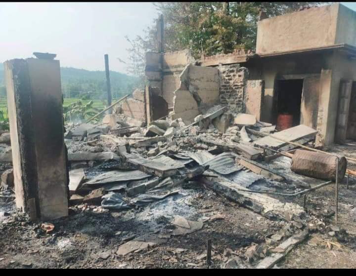 ကျော(ကပစ)မှ ထွက်လာသည့် စစ်ကောင်စီယာဉ်တန်း ထီးလင်းရှိ ရွာအချို့မှ နေအိမ်၊စပါးကျီနှင့် ဆိုင်ကယ်များ မီးရှို့ဖျက်ဆီးသွား