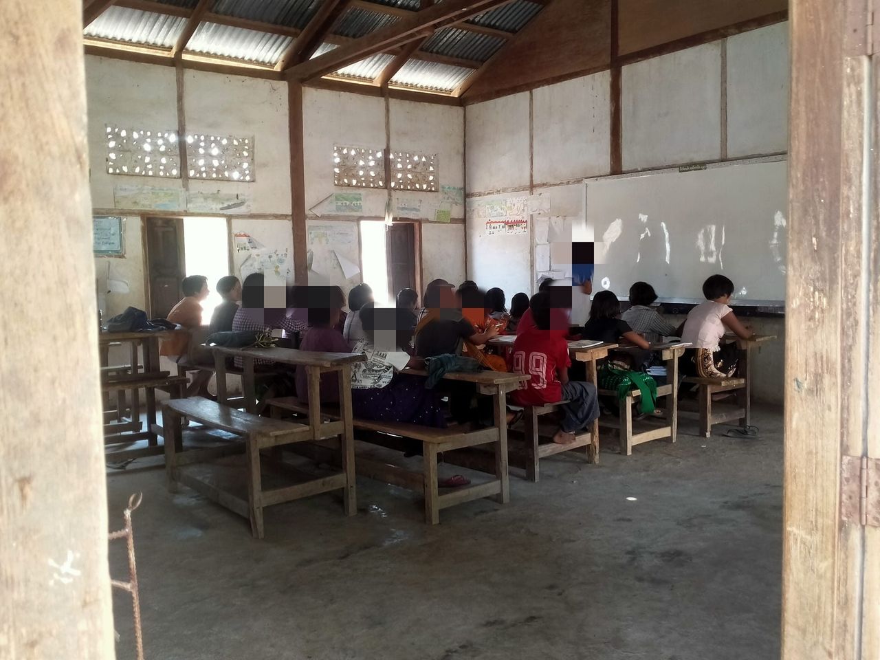 ပေါက်တောင်ပိုင်းပြောက်ကျားတပ်၏ ထိန်းချုပ်နယ်မြေအတွင်းတွင်ရှိသော စာသင်ကျောင်းအား တွေ့ရစဥ်၊ ဓာတ်ပုံ - ပေါက်တောင်ပိုင်းပြောက်ကျားတပ်
