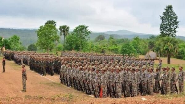 (​ယော​​ဒေသကာကွယ်​ရေးတပ်ဖွဲ့ဝင်များကို​တွေ့ရစဥ် ။ ဓါတ်ပုံ-YDF)