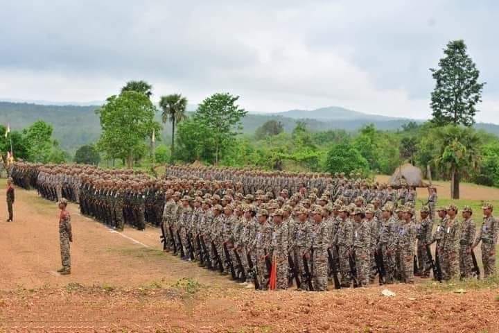 (​ယော​​ဒေသကာကွယ်​ရေးတပ်ဖွဲ့ဝင်များကို​တွေ့ရစဥ် ။ ဓါတ်ပုံ-YDF)