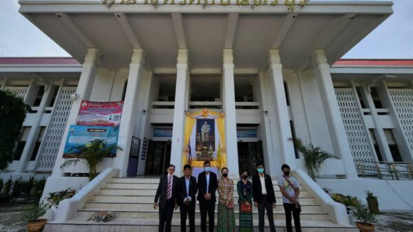 အလုပ်သမားသံအရာရှိရုံး