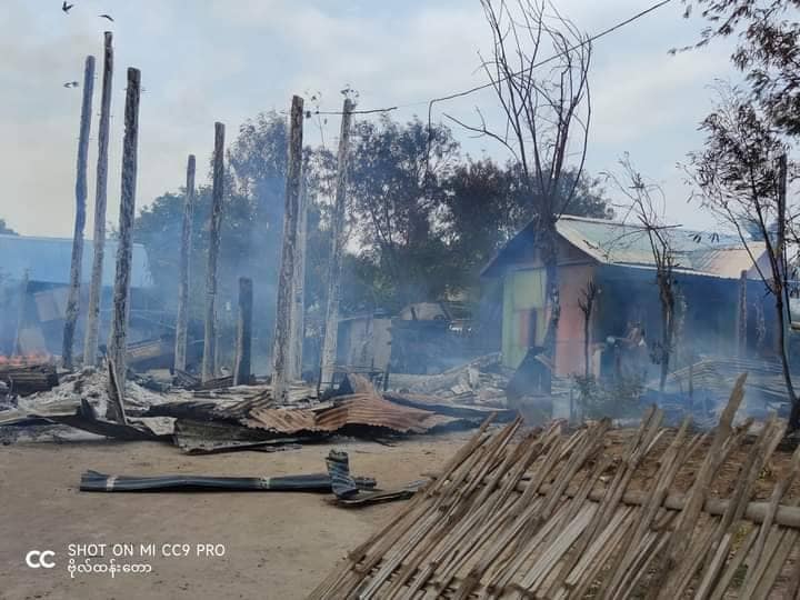 ခင်ဦးမြို့နယ် ကံသစ်​ရွာကို စစ်အုပ်စု မီးရှို့ဖျက်ဆီး