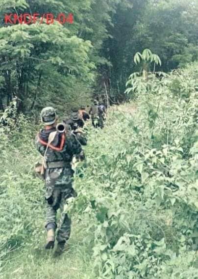 (KNDFတပ်ရင်း၄တပ်ဖွဲ့ဝင်များ။ ။ဓါတ်ပုံ-KNDF-B04)