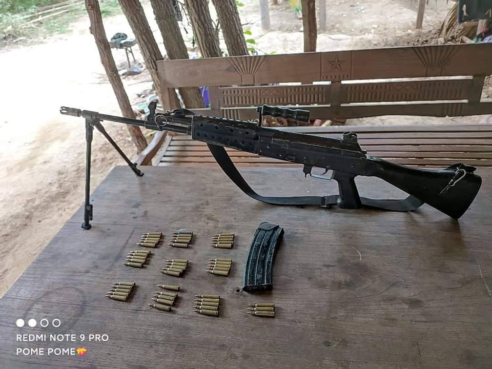 (စစ်​ကောင်တပ်ထံမှသိမ်းဆည်းရရှိ​သော​သေနတ်တစ်လက်နှင့်ကျည်များ ။ ။ ဓါတ်ပုံ-MC-KC DF)