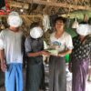 (မုံရွာ တကသ ကစစ်​ဘေး မီး​ဘေးသင့်ပြည်သူများကို ကူညီစဥ် /အကြမ်းဖက်စစ်တပ်မီးရှို့ခဲ့​သော​နေအိမ်များ။ ဓါတ်ပုံ - မုံရွာတကသ)