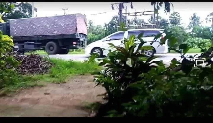(မွန်ပြည်နယ်အတွင်း အင်အားတိုးနေသည့် စစ်ကောင်စီကားများဖြစ်သည် ။ ဓာတ်ပုံ - KNU)