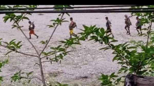 (​ခြေကျင်တောနင်းစစ်ကြောင်းထိုးနေသော စစ်ကောင်စီတပ်များ၊ ဓာတ်ပုံ - CJ)