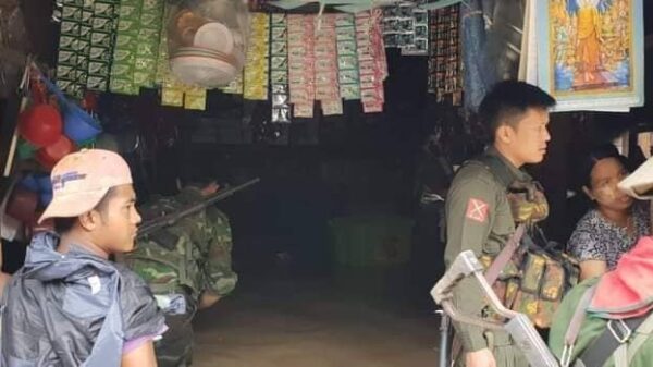 ဖားကန့်မြို့နယ်ဆယ်စင်းရွာ​ရေးကြီး​နေမှု ဓါတ်ပုံ-CJ