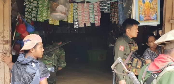 ဖားကန့်မြို့နယ်ဆယ်စင်းရွာ​ရေးကြီး​နေမှု ဓါတ်ပုံ-CJ