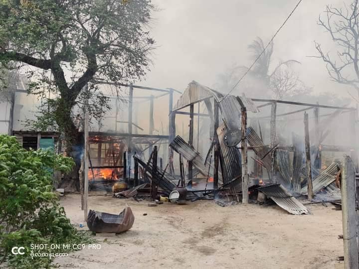 ခင်ဦးမြို့နယ် ကံသစ်ရွာကို စစ်အုပ်စု မီးရှို့ဖျက်ဆီး