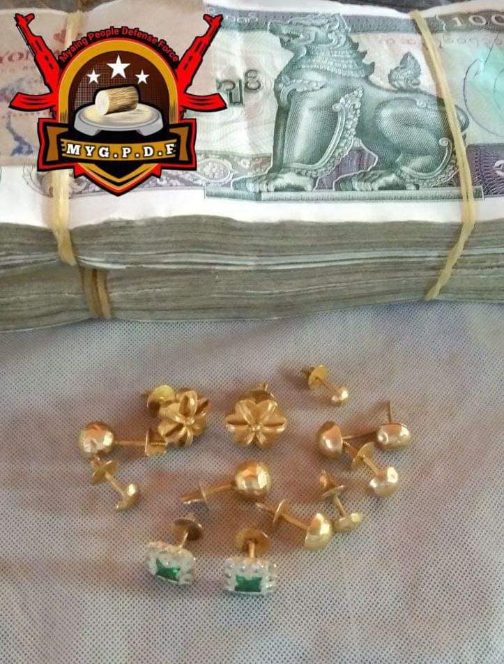 ​တော်လှန်​ရေးအတွက်ပြည်သူများလှူဒါန်းထားမှု။ ဓါတ်ပုံ-မြိုင်PDF