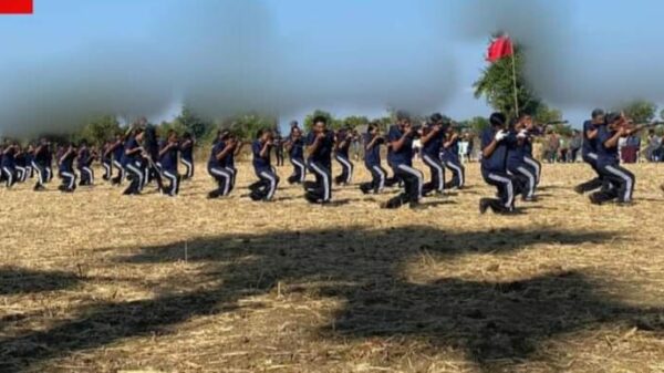 (ပုလဲPDF ဌာနချုပ်တပ်ဖွဲ့ဝင်များစစ်​ရေး​လေ့ကျင့်​နေကြစဥ်။ ။ဓါတ်ပုံ-ပုလဲPDF)