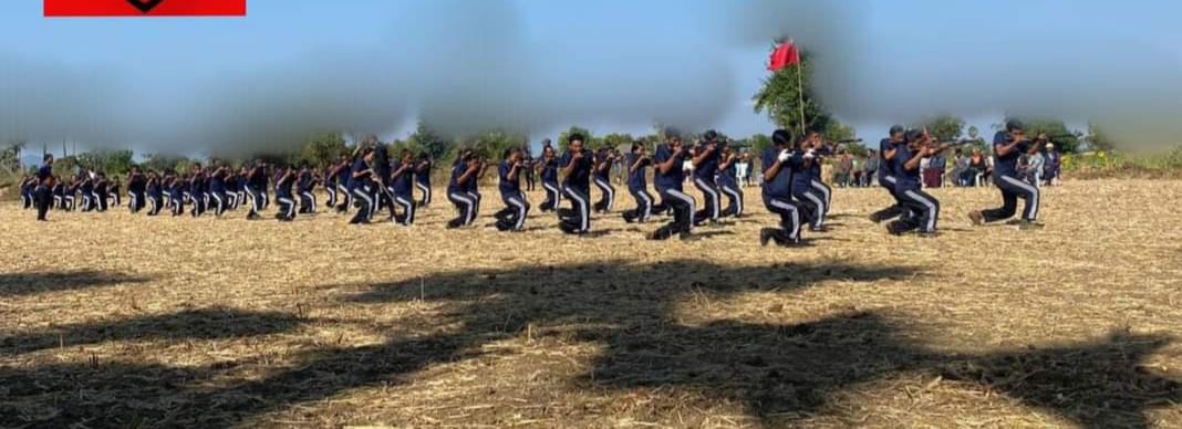 (ပုလဲPDF ဌာနချုပ်တပ်ဖွဲ့ဝင်များစစ်​ရေး​လေ့ကျင့်​နေကြစဥ်။ ။ဓါတ်ပုံ-ပုလဲPDF)