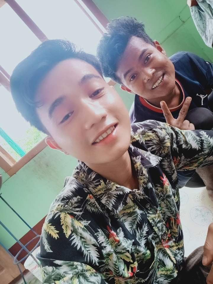 ထွက်ပြေးလားသော စစ်သားနှစ်ဦး