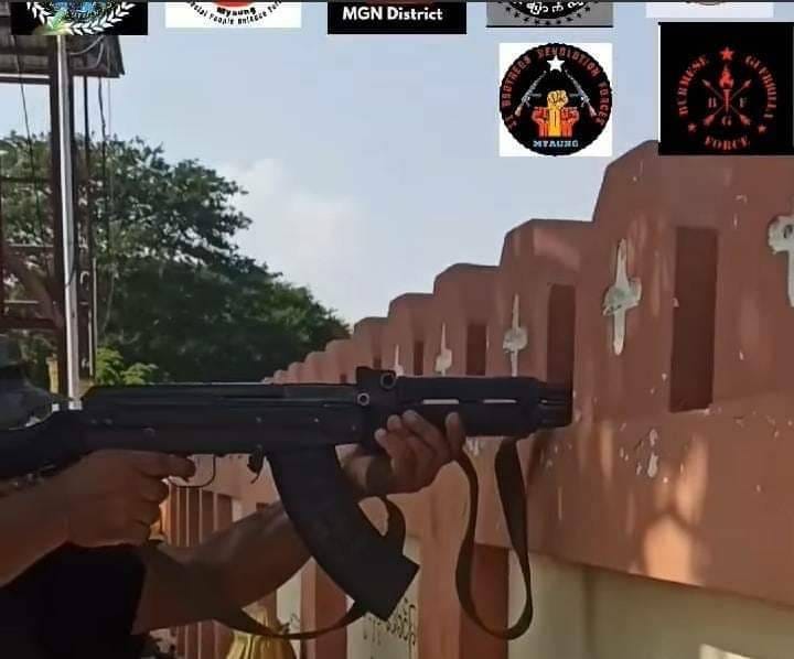 (တိုက်ပွဲတစ်ခုတွင် 27 Revolution Force တပ်ဖွဲ့ဝင်တစ်ဦးတိုက်ခိုက်​နေစဥ်)