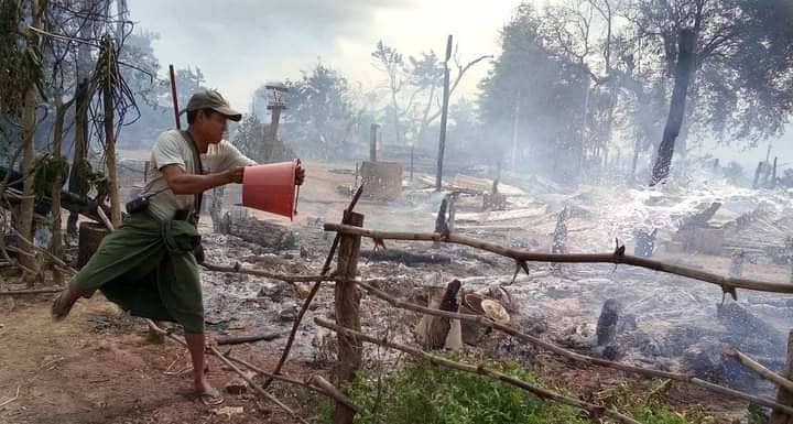 ကန့်ဘလူနယ်မြောက်ခြမ်းတွင် စစ်ကောင်စီတပ် မီးရှို့