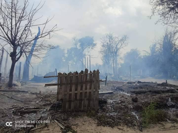 ခင်ဦးမြို့နယ် ကံသစ်ရွာကို စစ်အုပ်စု မီးရှို့ဖျက်ဆီး