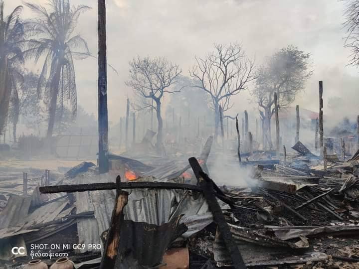 ခင်ဦးမြို့နယ် ကံသစ်ရွာကို စစ်အုပ်စု မီးရှို့ဖျက်ဆီး