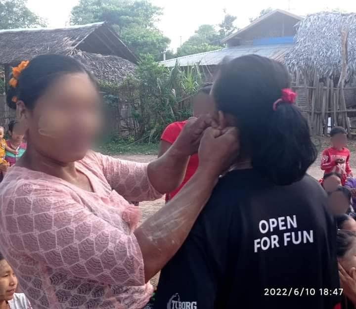 လက်ဝတ်ရတနာနှင့်ငွေများကို မြိုင်PDFသို့လှူဒါန်း