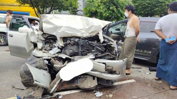(ယာဥ်တိုက်မှု ဖြစ်ပွားပြီး​နောက်မြင်ကွင်း။ ။ဓါတ်ပုံ- သုခကာရီလူမှုကူညီ​ရေးအသင်း)