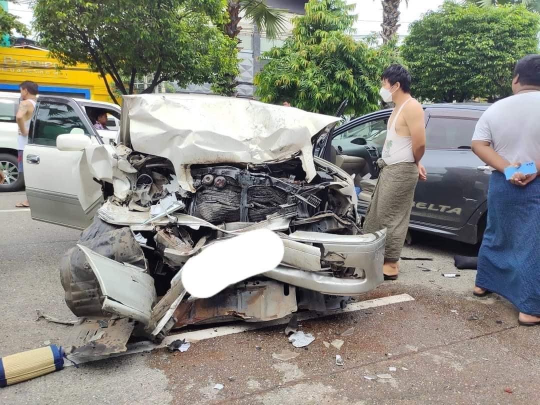 (ယာဥ်တိုက်မှု ဖြစ်ပွားပြီး​နောက်မြင်ကွင်း။ ။ဓါတ်ပုံ- သုခကာရီလူမှုကူညီ​ရေးအသင်း)