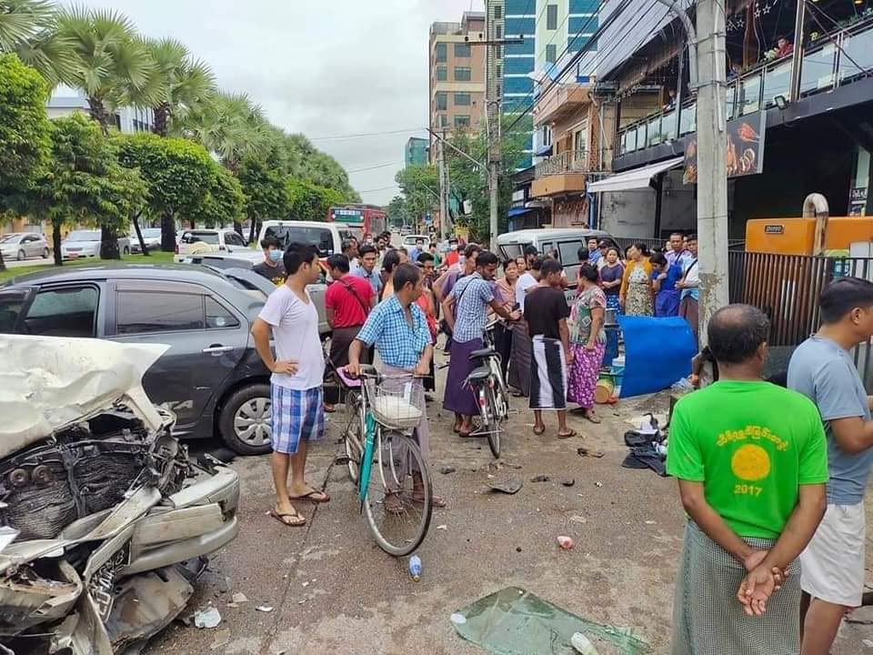 (ယာဥ်တိုက်မှု ဖြစ်ပွားပြီးနောက်မြင်ကွင်း။ ။ဓါတ်ပုံ- သုခကာရီလူမှုကူညီရေးအသင်း)