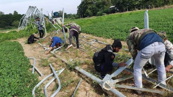 (စစ်အုပ်စုပိုင်ဆိုင်သည့် Mytel တာဝါတိုင်ဖြင့် လက်နက်များ ထုတ်လုပ်ရန် ဖြတ်​တောက်​နေစဥ်၊ ဓာတ်ပုံ - CDSOM)