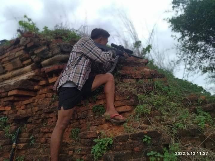ရှိမ်းမကားနယ်မြေရဲစခန်းအား ဝင်ရောက်တိုက်ခိုက်ခဲ့သည့် ဒေသတွင်းPDFများအား တွေ့ရစဥ်။