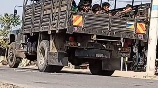 (စစ်ကာင်စီယာဥ်တစ်စီး။ပုံအ​ဟောင်းဖြစ်ပါသည်။ဓါတ်ပုံ-Tigyaing Revolution)