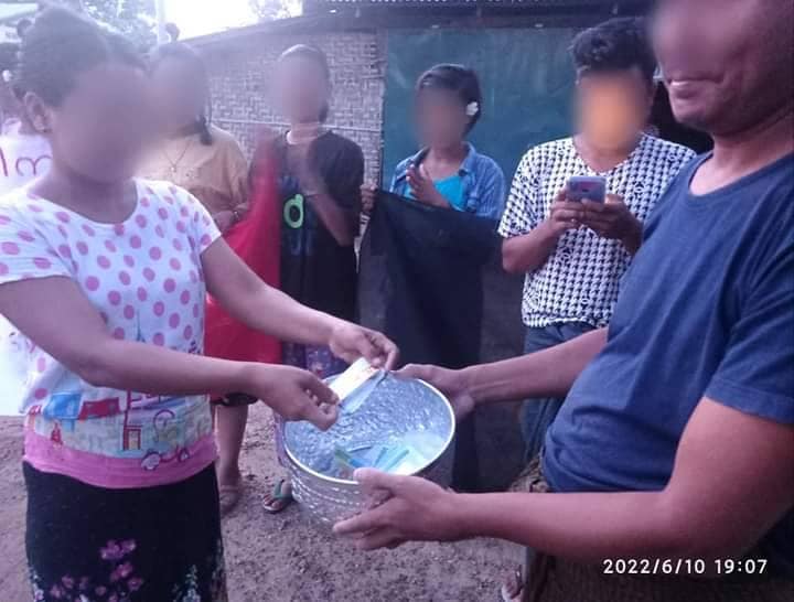 လက်ဝတ်ရတနာနှင့်ငွေများကို မြိုင်PDFသို့လှူဒါန်း