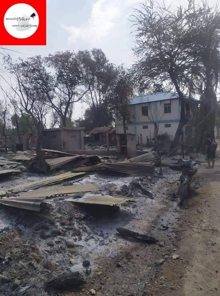 (မီးလောင်ပျက်စီးသွားသော လင်းစာကျက်ကျေးရွာအား တွေ့ရစဥ်။ ဓာတ်ပုံ-ဆားလင်းကြီးမြို့နယ် သတင်းမှန်ပြန်ကြားရေး)